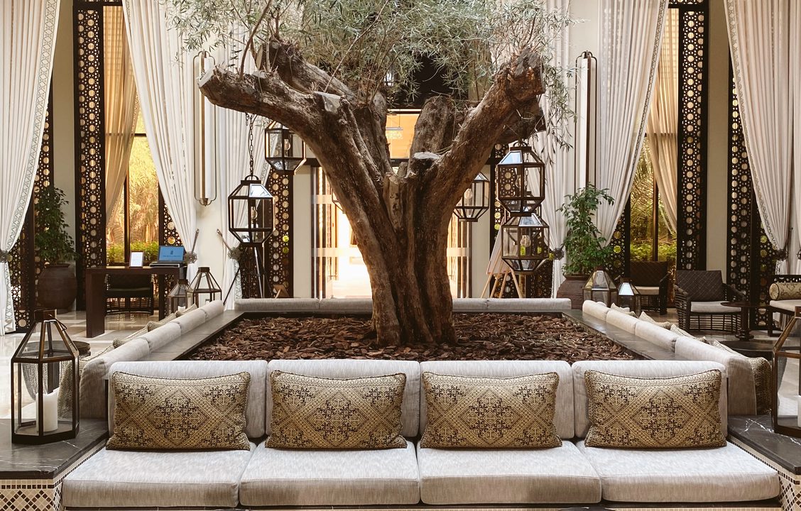 BRINGING THE OUTDOORS IN