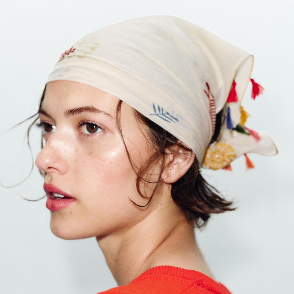 FISH EMBROIDERY POMPOM SCARF