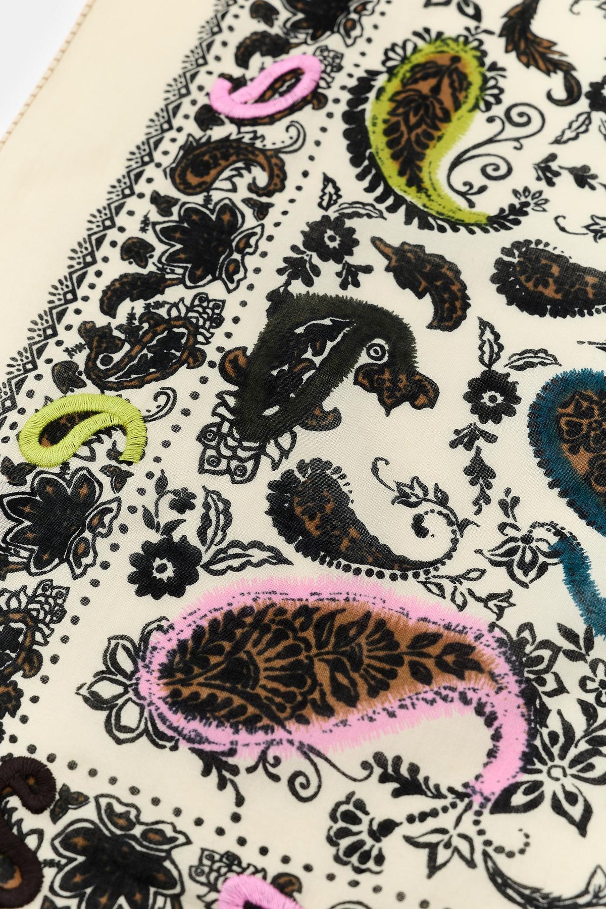 EMBROIDERED PRINT BANDANNA