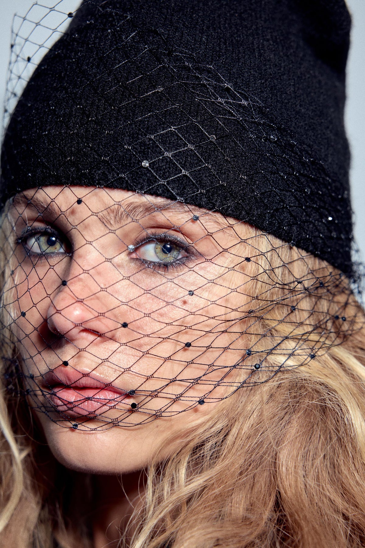Mesh Knit Gray  Crystal Beanie black
