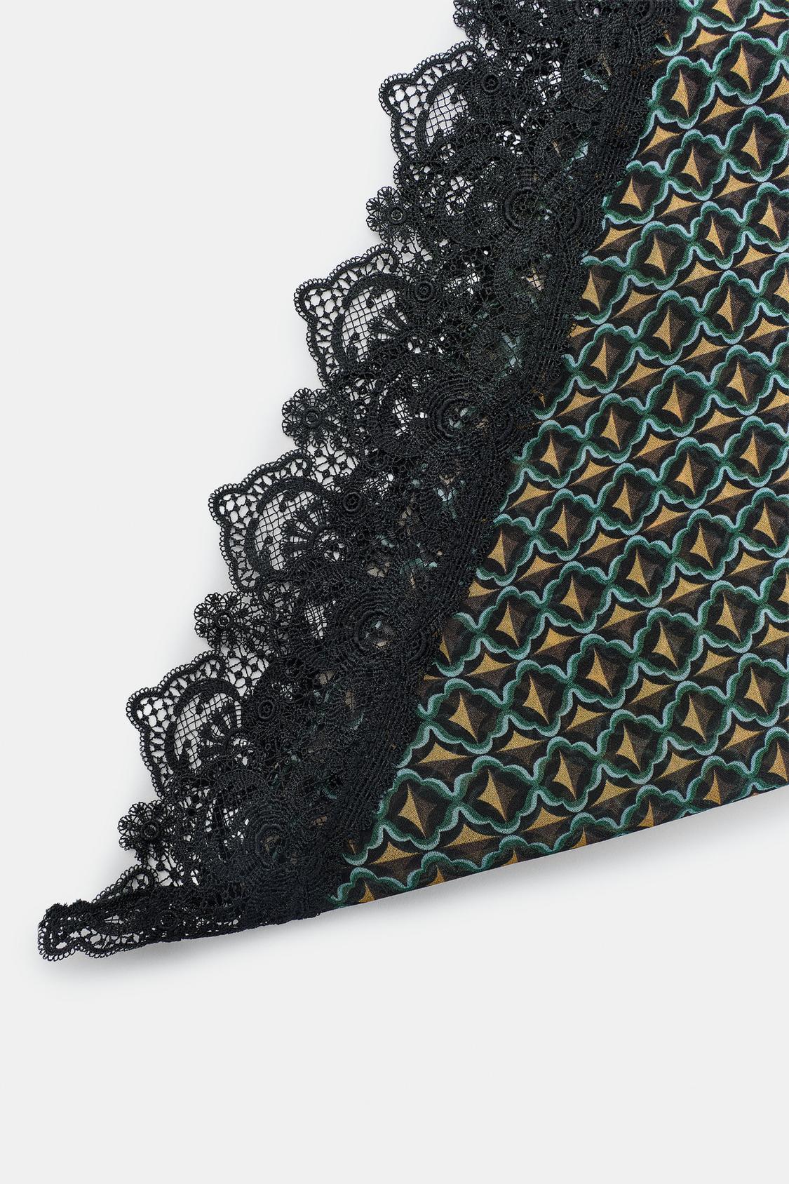 PRINTED TRIANGLE SCARF WITH LACE