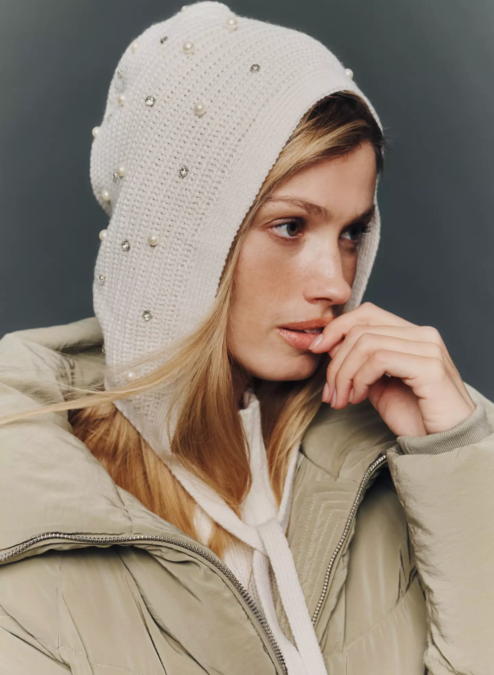 Surlaclava Pearl Knit Bonnet Hoodie white