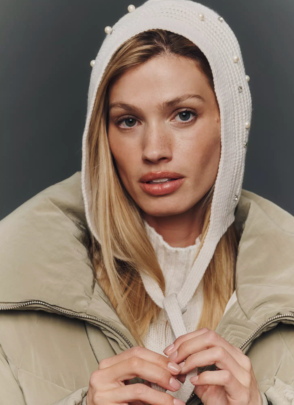 Surlaclava Pearl Knit Bonnet Hoodie white